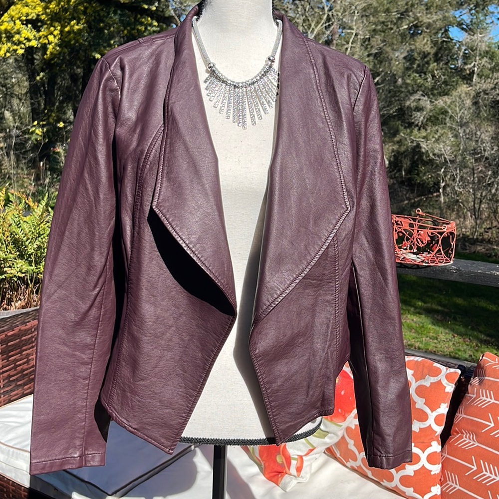 Adorable waist high bolero jacket